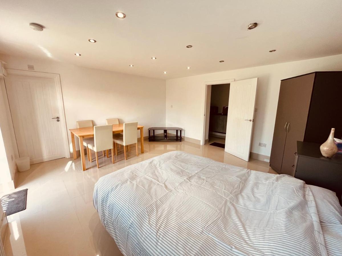 הית'רו Large Studio Flat B Near Heathrow מראה חיצוני תמונה