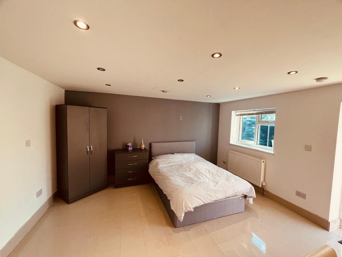 הית'רו Large Studio Flat B Near Heathrow מראה חיצוני תמונה