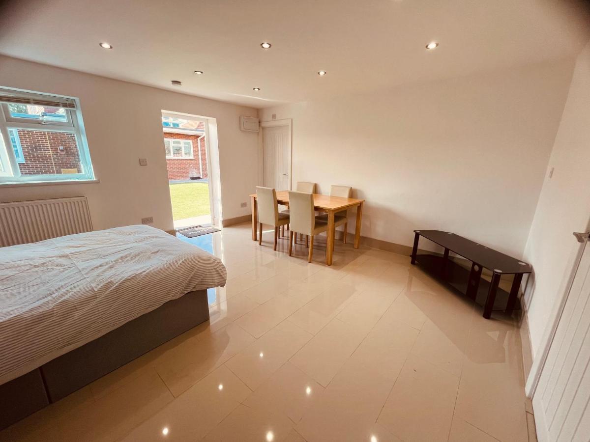הית'רו Large Studio Flat B Near Heathrow מראה חיצוני תמונה